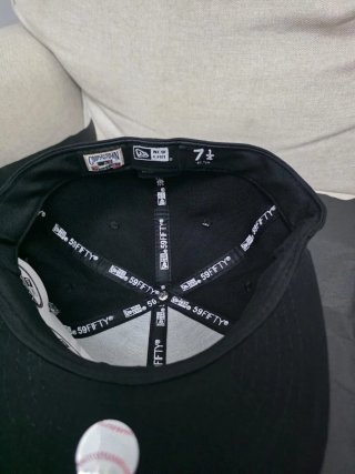 Gorra New Era NY Bordada Flores Rojas 7 1/4