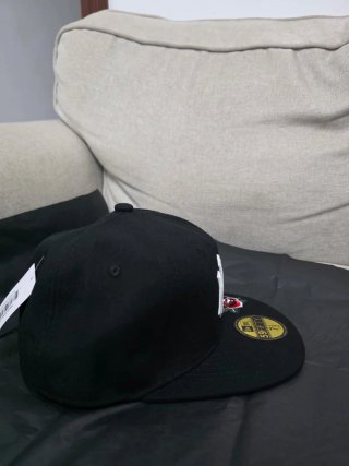 Gorra New Era NY Bordada Flores Rojas 7 1/4
