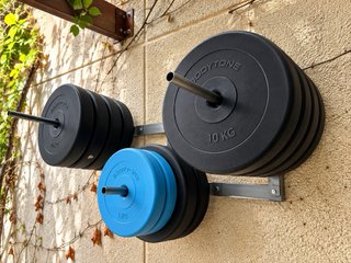 Kit de pesas Bodytone: 110kg + barra + banco.