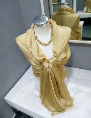 Stola coprispalle colore oro in  seta luccicante