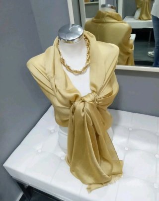 Stola coprispalle colore oro in  seta luccicante