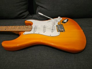Bones Stratocaster Guitarra Eléctrica honeyburst