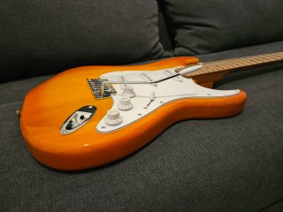 Bones Stratocaster Guitarra Eléctrica honeyburst