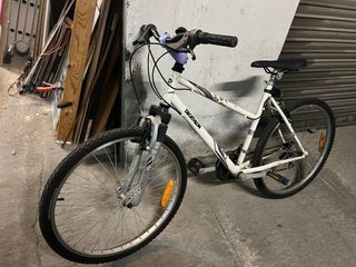 Bicicleta Decathlon Blanca