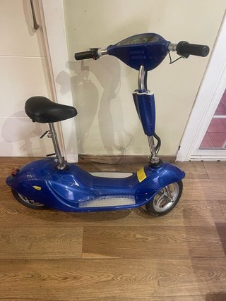 Patinete eléctrico infantil con silla
