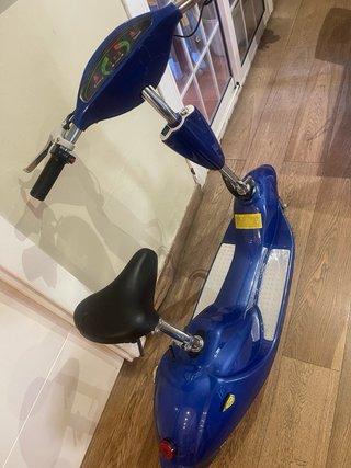 Patinete eléctrico infantil con silla