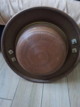 Sottovaso in metallo con manici