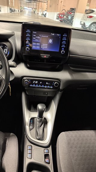 Toyota Yaris 2021 estado excelente