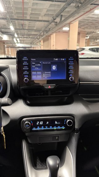 Toyota Yaris 2021 estado excelente