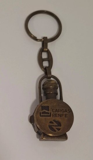 Llavero de Renfe con diseño de Farol