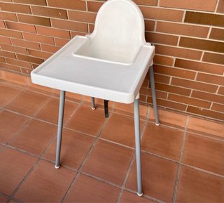 Trona con bandeja Ikea