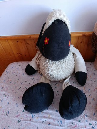 Oveja peluche grande decorativa