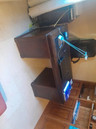 Escritorio de madera y cuero clásico