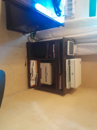 Escritorio de madera y cuero clásico