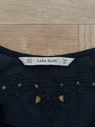Blusa Zara Basic Negra Romántica