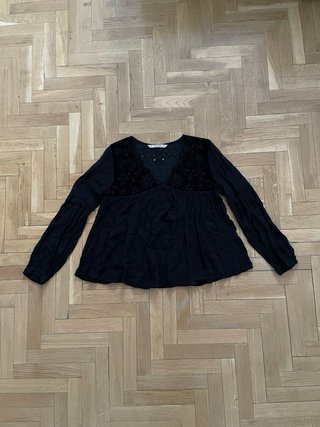 Blusa Zara Basic Negra Romántica