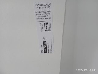 Mesa de oficina blanca metálica