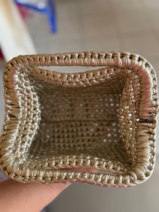 Pochette clutch uncinetto oro metallizzato a mano.