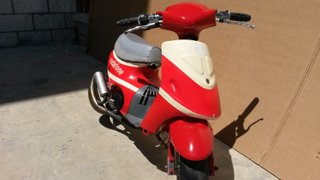 Minimoto tipo Vespa Vodafone Roja y Blanca