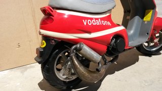 Minimoto tipo Vespa Vodafone Roja y Blanca