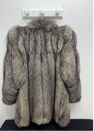 Abrigo de piel de zorro gris