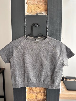 Camisetas con y sin mangas varios colores y marcas