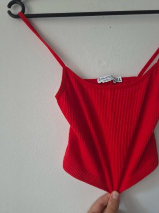 Top rosso a costine