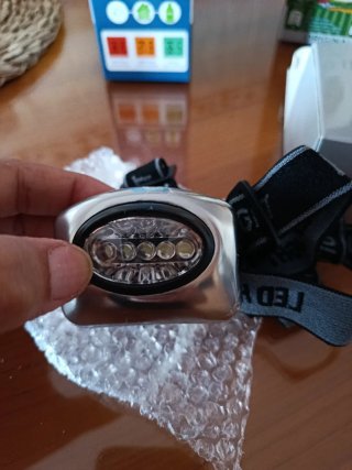 Linterna frontal LED para montaña
