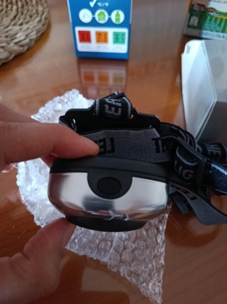 Linterna frontal LED para montaña
