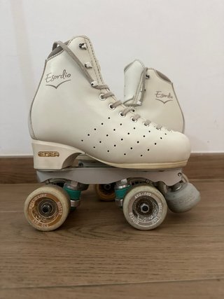 Patines blancos Esordio