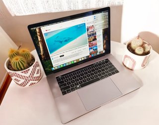 Apple MacBook Pro 15 2019 i7 16GB 512GB SSD Radeon