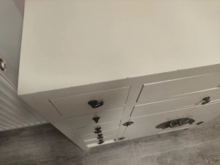 Mueble Chino Blanco con Detalles en metal