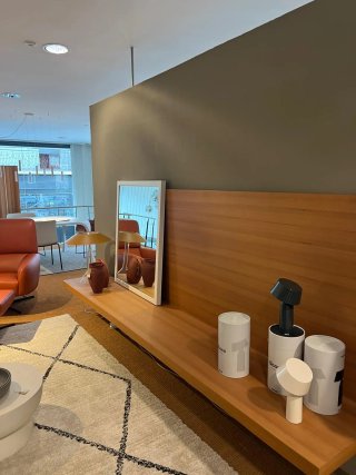 Mueble panel porta TV madera y blanco