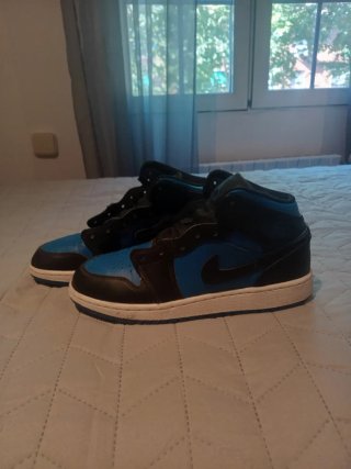 Nike Jordan 1 (Azul/Negro)