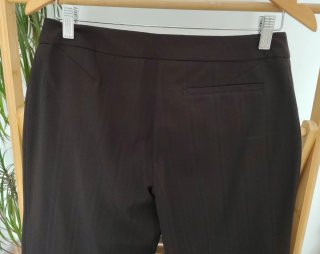 Pantalón de vestir marrón a rayas