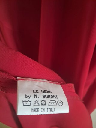 Vestito rosso lungo con spalline sottili