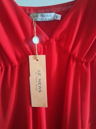 Vestito rosso lungo con spalline sottili