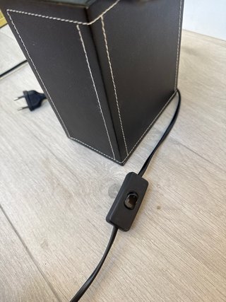 Lámpara de mesa cuadrada negra