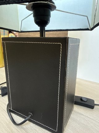 Lámpara de mesa cuadrada negra