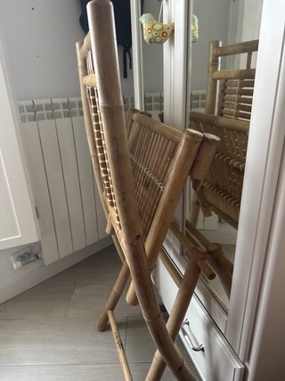 Silla de bambú y madera