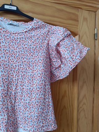 Camiseta Zara volantes manga floral XXXL