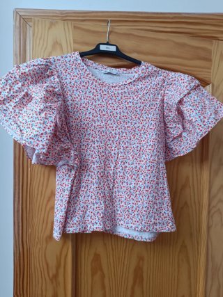 Camiseta Zara volantes manga floral XXXL