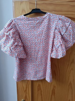Camiseta Zara volantes manga floral XXXL