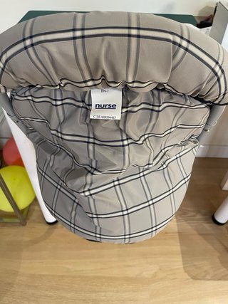 Silla de bebé portátil para mesa Nurse Trona