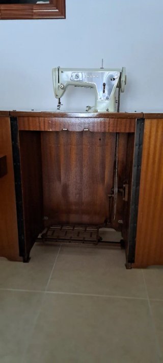Máquina de Coser Singer 810 Z2