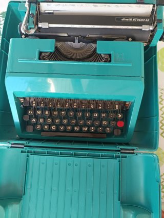 Máquina de escribir Olivetti Studio 45 L