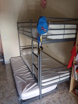 Litera metálica gris