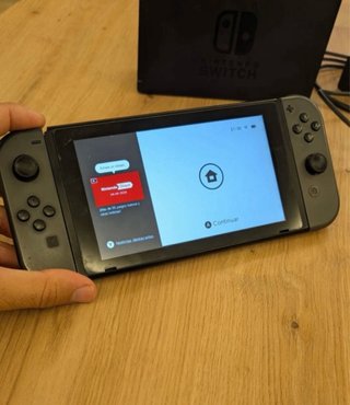 Nintendo Switch + Mario Kart