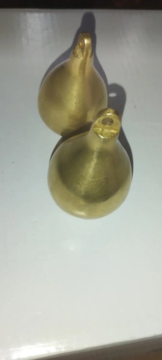 Pesas antiguas de bronce forma pera