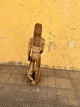 Figura indio tallada madera